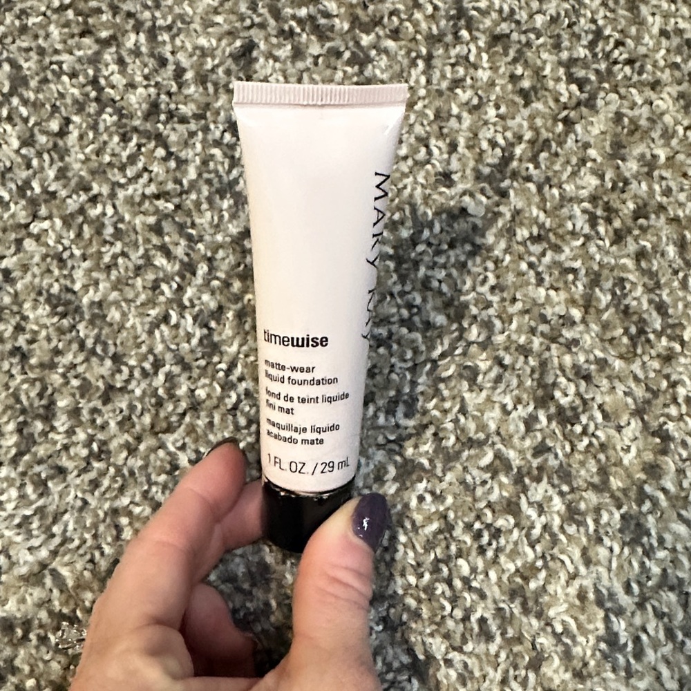 Mary Kay Timewise Matte-Wear Foundation - Light Beige